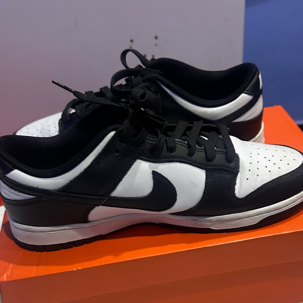 Nike Men's Classic Black and White Sneakers